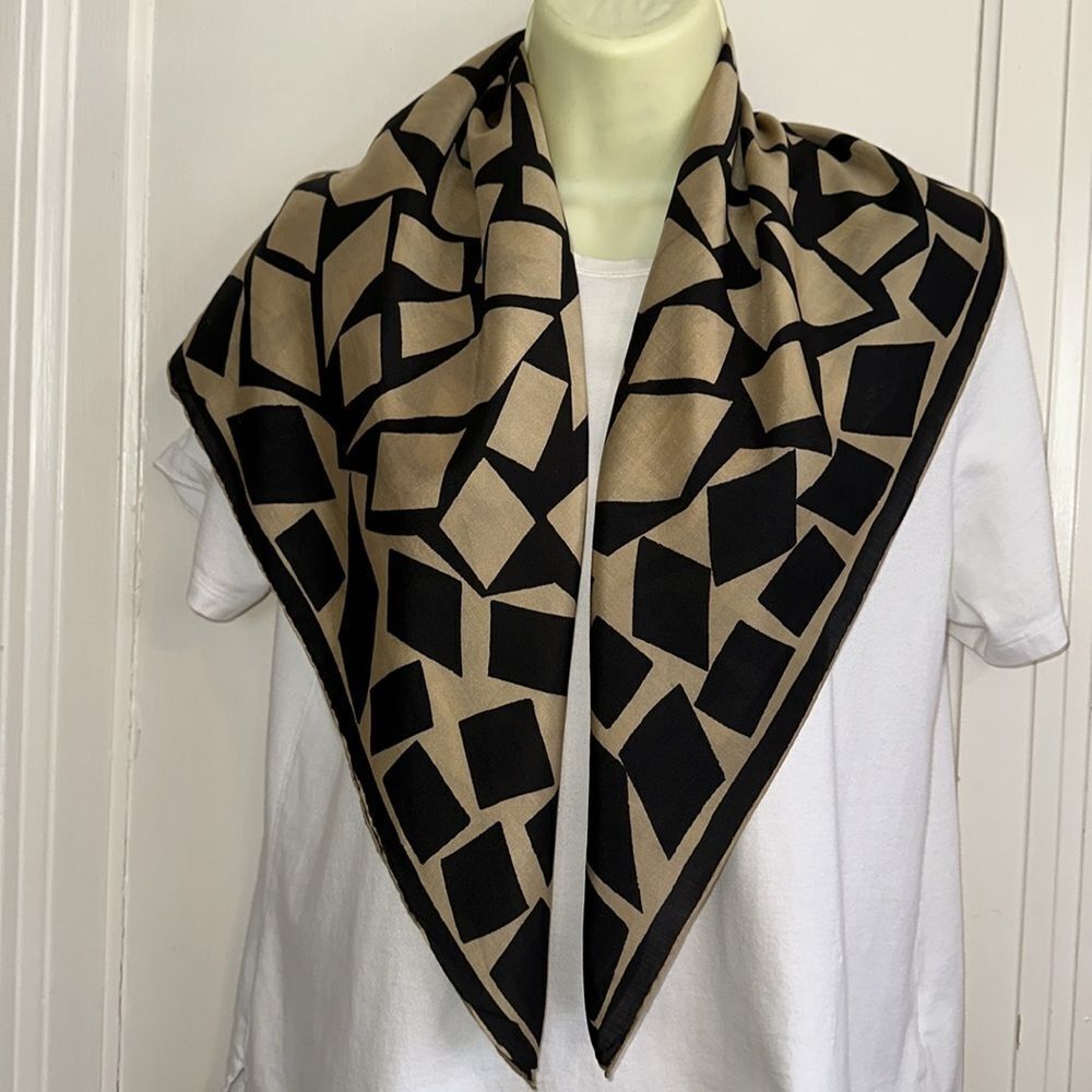 Vintage mid century‎ mod Vera black & tan(gold) rectangle motif large scarf - Picture 10 of 11